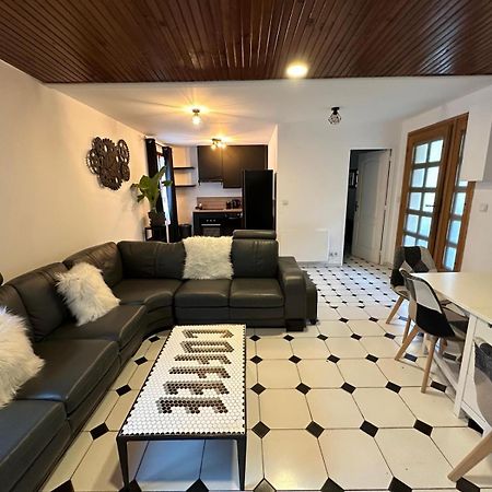 Agreable Appartement Dans Une Maison Saint-Denis  Exteriér fotografie