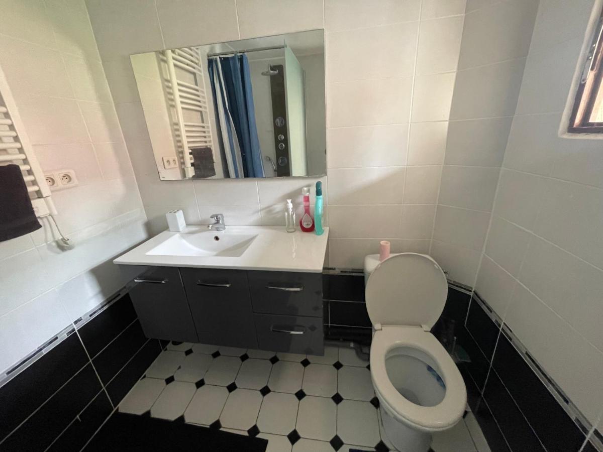 Agreable Appartement Dans Une Maison Saint-Denis  Exteriér fotografie