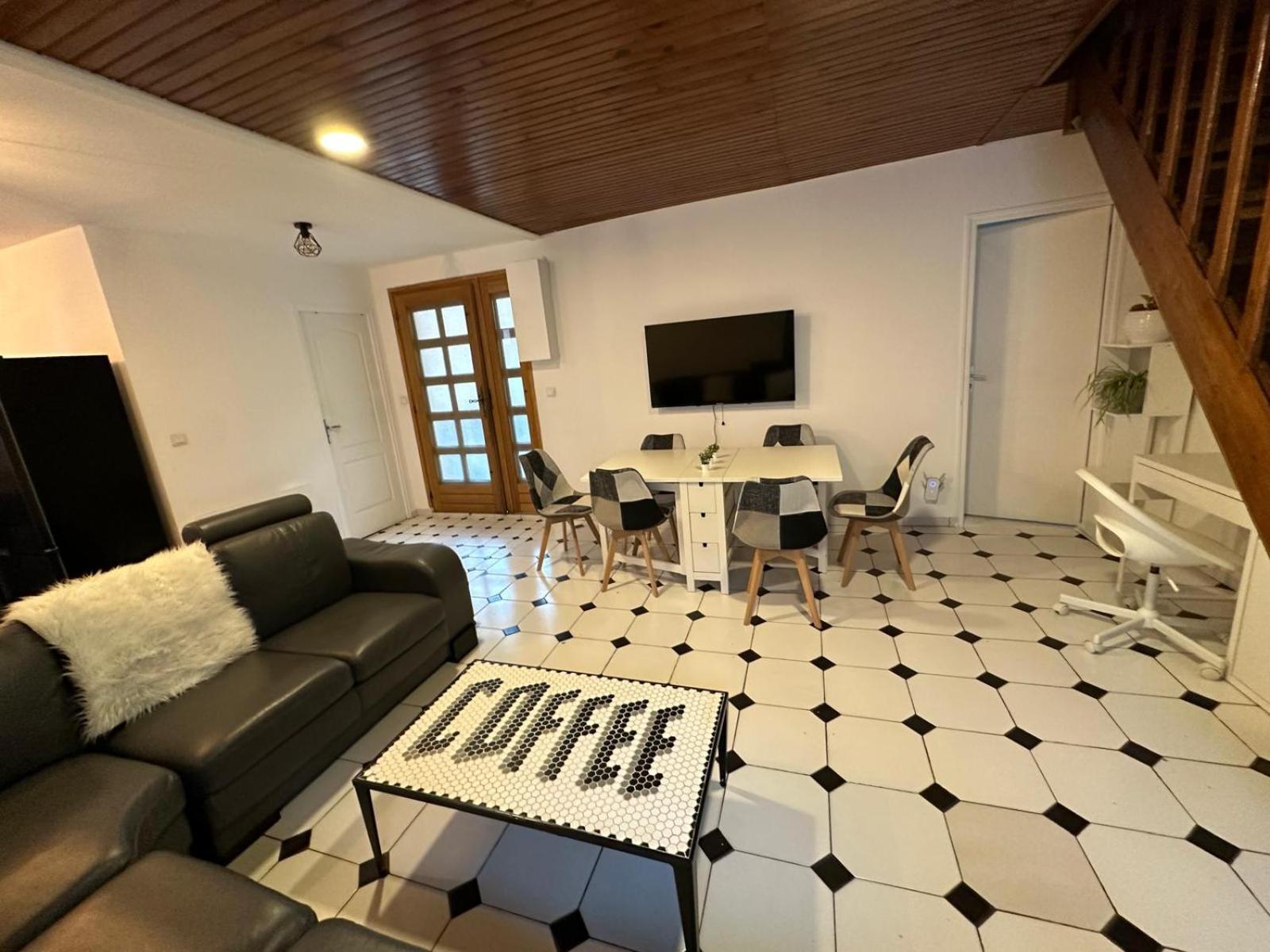 Agreable Appartement Dans Une Maison Saint-Denis  Exteriér fotografie