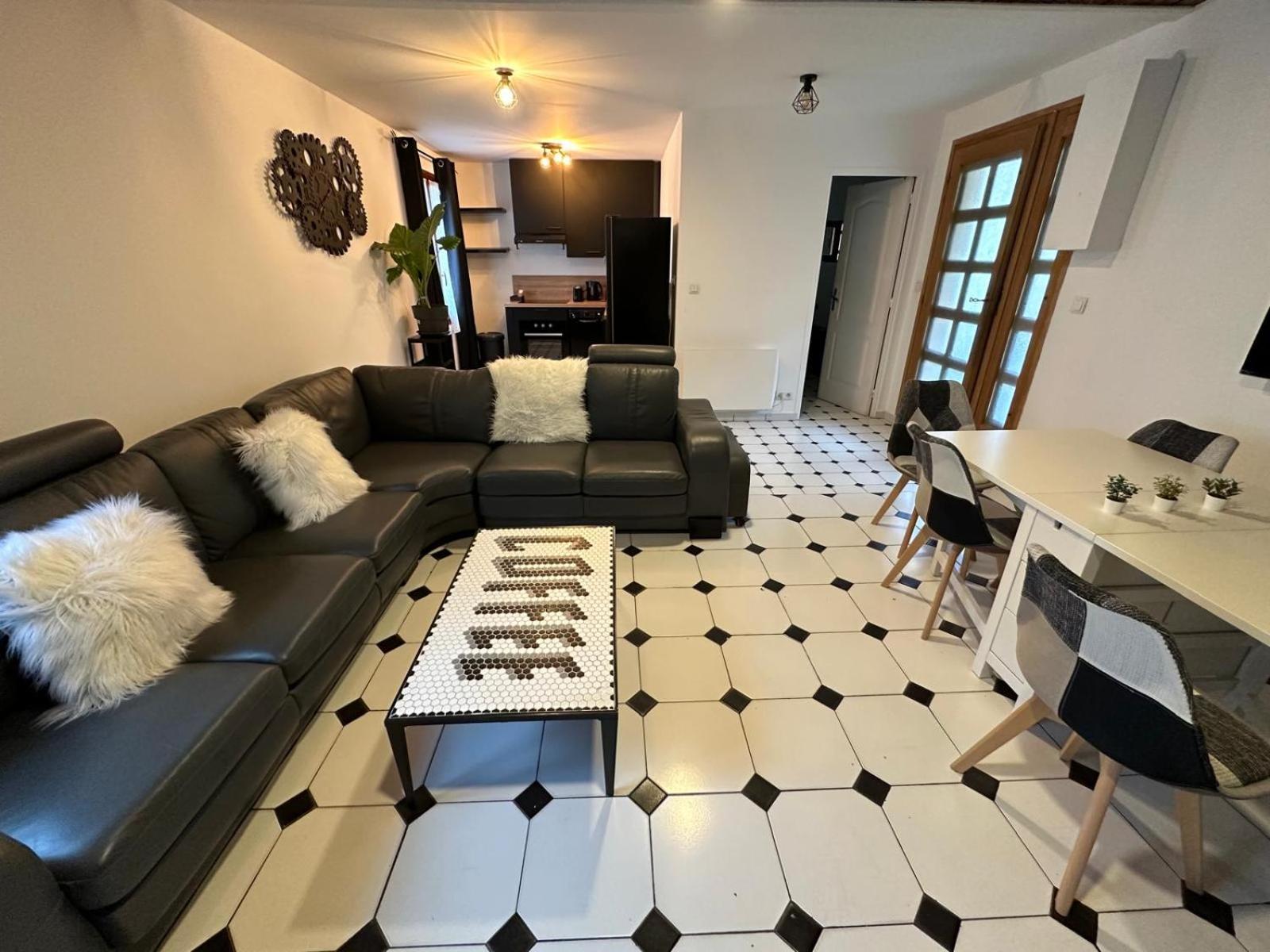 Agreable Appartement Dans Une Maison Saint-Denis  Exteriér fotografie